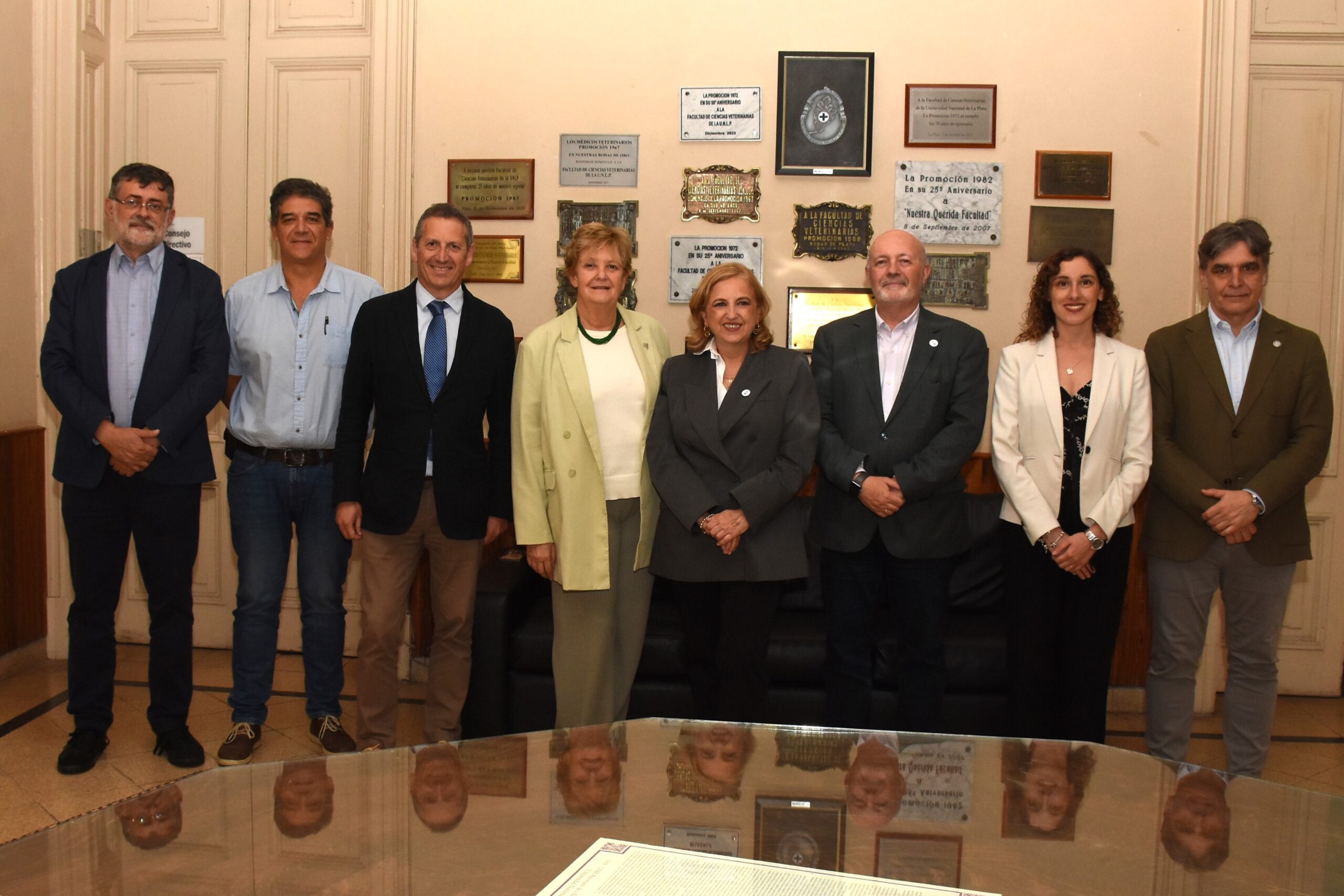 LA DECANA SARA WILLIAMS RECIBIÓ EN LA FACULTAD A LA RECTORA DE LA UNIVERSIDAD DE ZARAGOZA